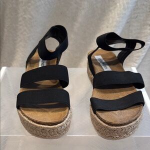 NWOB Steve Madden Black and Tan Espadrille Sandals